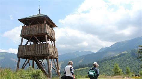 panoramatický výhľad na Tatry s miestom na piknik