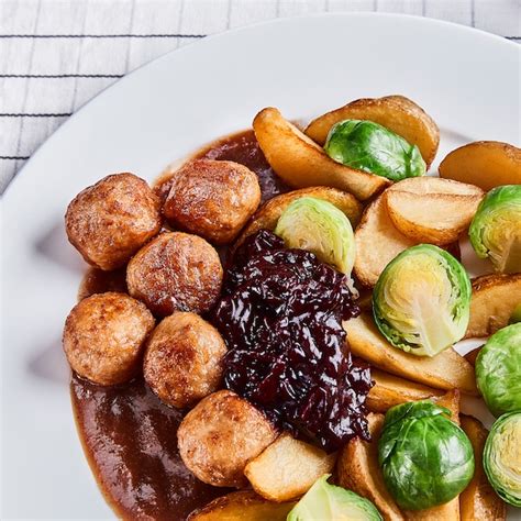 Fotografia: Hotové jedlo s ružičkovým kelom ako prílohou