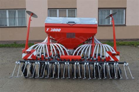 Moderná sejačka alebo kombajn na ľan