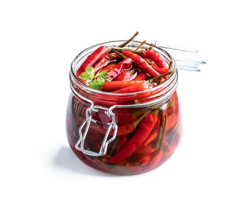 receptová fotografia: nakladané chilli papričky v pohároch