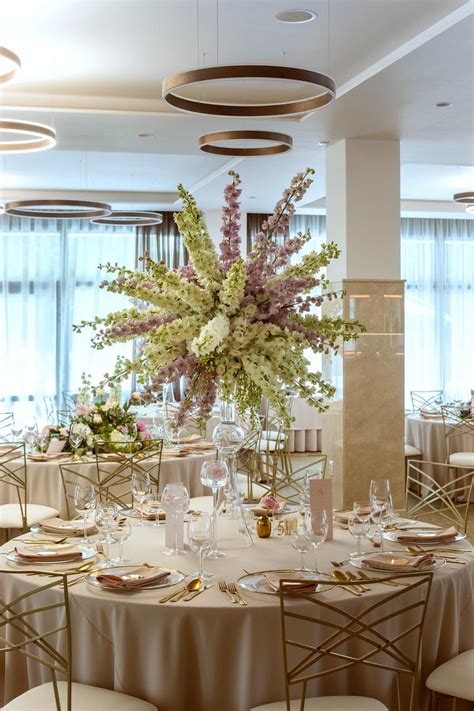 ukážka svadobnej výzdoby s gypsomilkou v modernom interiéri