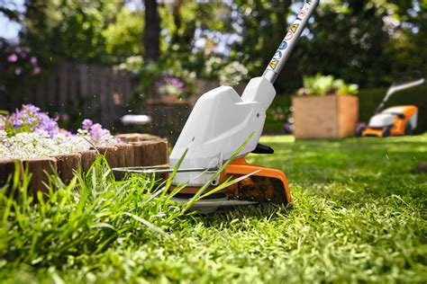 Akumulátorový vyžínač STIHL FSA 30 s batériou a nabíjačkou