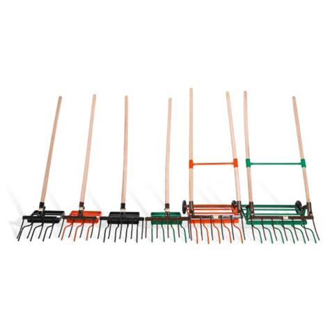 Schéma prípravy pôdy a výsevu trávnika (kyprenie, zarovnávanie, siatie, valcovanie)