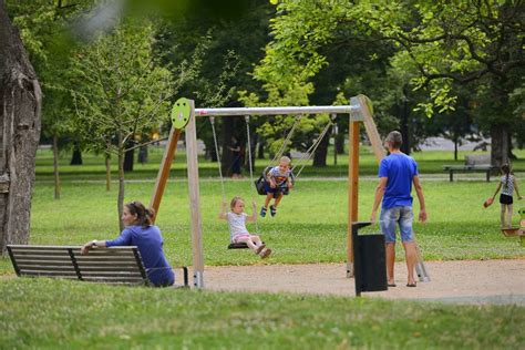 Ilustračná fotografia slnečného miesta v záhrade