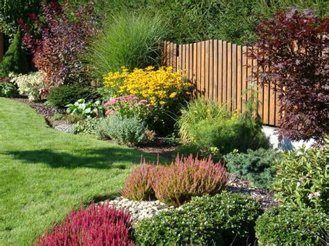 Záhrada s agastache a okrasnými trávami