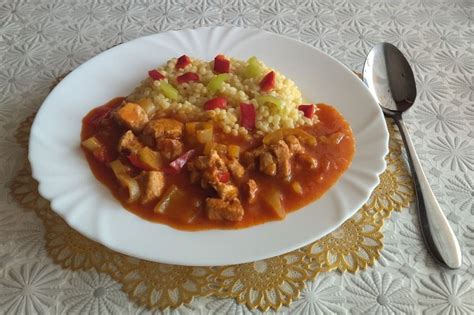 Fotografia hotového jedla - kurací tokáň s haluškami