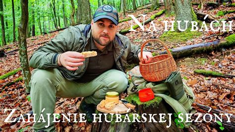 Fotografia skupiny ľudí na hubárskej vychádzke v švédskom lese.