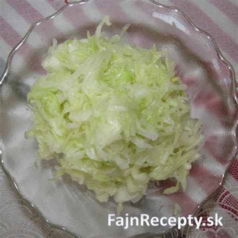 Schéma porovnania pekinskej kapusty s pevnou hlávkou a čínskej kapusty s listovou ružicou