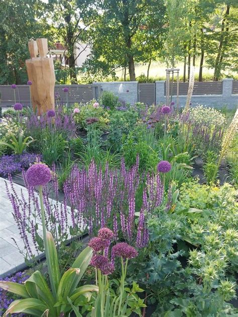 Schéma procesov pri realizácii záhrady: od návrhu architekta až po finálnu výsadbu a údržbu.