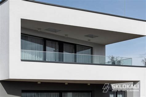 Tematické foto hotového kupovaného pareniska na balkóne