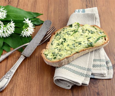 Ukážka bylinkového masla s medvedím cesnakom