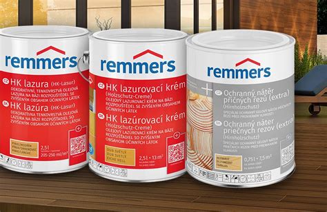 ilustračné foto: detail ošetreného dreva, aplikácia lazúry alebo fungicídneho náteru