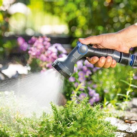 Detail multifunkčnej sprchy s rôznymi typmi prúdov vody