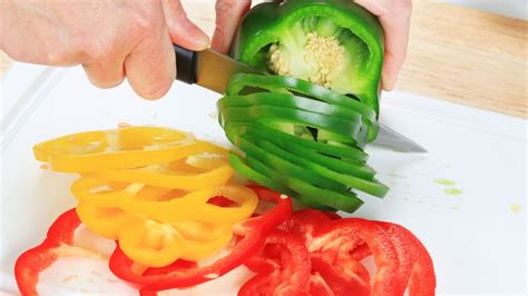 Fotografia: Kvadratické papriky rôznych farieb (oranžová, červená, žltá)