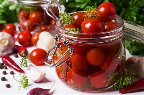 Zavárané poháre s paradajkami