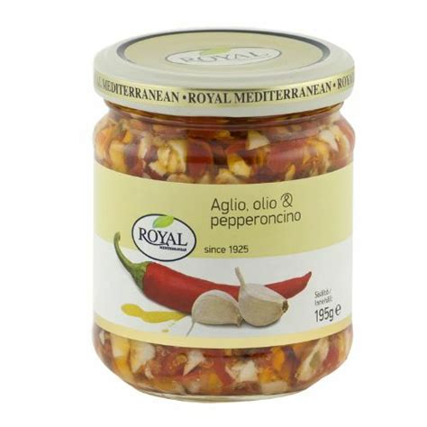 Ilustrácia cesnaku, chilli papričiek a cibule