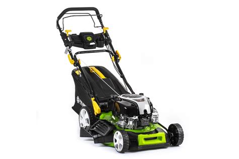 Detail benzínového motora kosačky