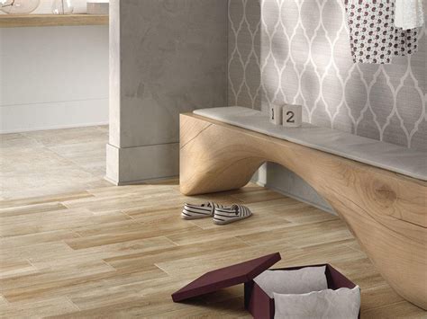 Detailný záber na povrch obkladu DecoWall s imitáciou dreva