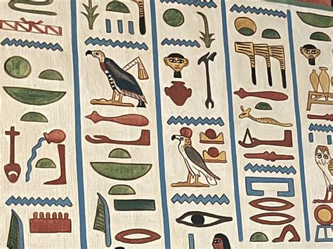 Staroveké egyptské hieroglyfy zobrazujúce bylinky