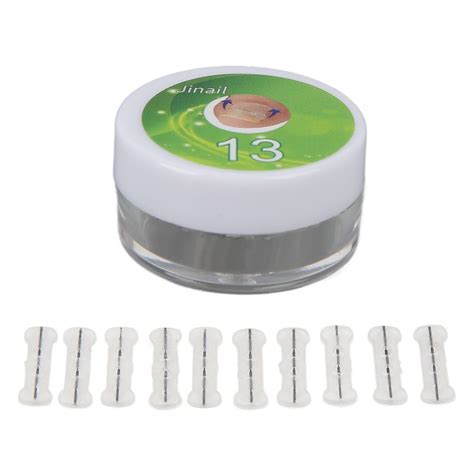 Foto nechtu s aplikovanou nechtovou šponou na korekciu rastu