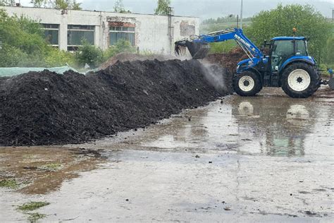 proces kompostovania s rôznymi materiálmi