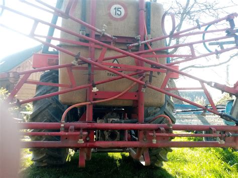 Namontovaný postrekovač na traktor