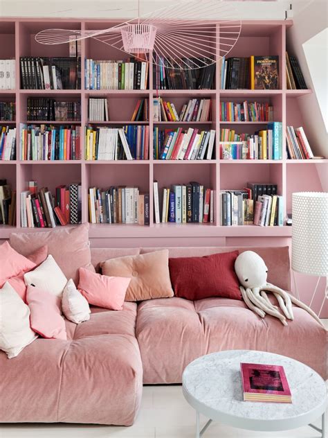 Inšpiratívna koláž ukážok využitia rohov v interiéri: od čitateľského kútika až po vertikálne poličky.