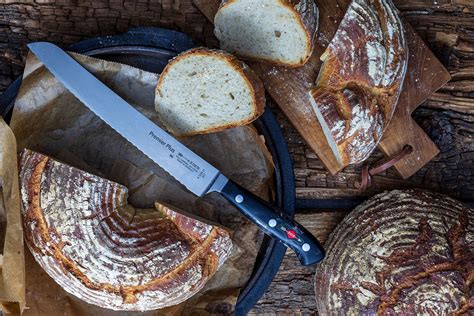 Detail hrany skleneného obrazu s matným lichobežníkovým výbrusom