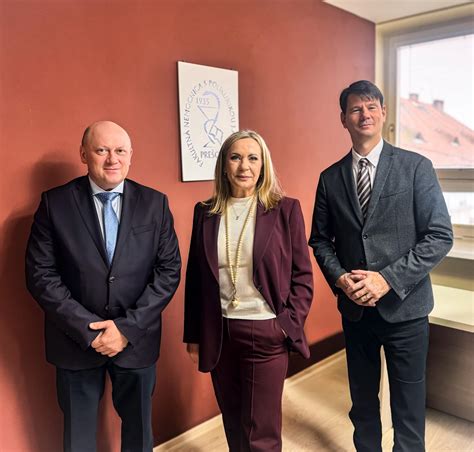 Detailná schéma anatómie medvedíka obyčajného so zameraním na hrabavé končatiny