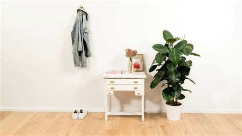 Porovnanie textúry píniovej kôry a kamennej drviny