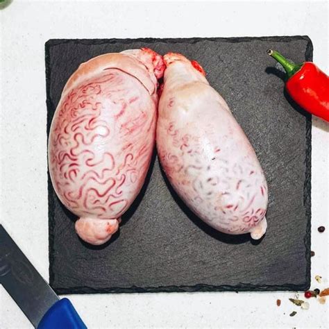 Infografika znázorňujúca kroky implantácie jadra do mäkkýša