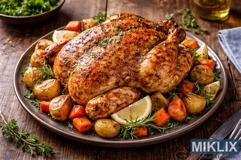 Tematické foto kvaky v záhrade alebo na drevenom stole s inou zeleninou