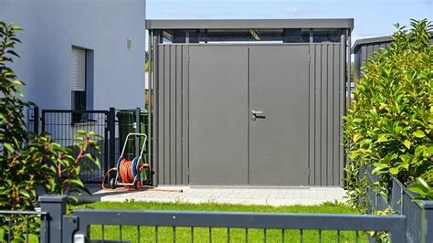 Detailný záber na štruktúru oceľového plechu s práškovým nástrekom