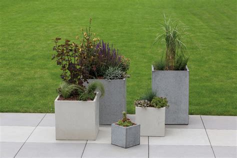 Ilustrácia tenkostenných betónových kvetináčov LITE CUBE a BLOCK