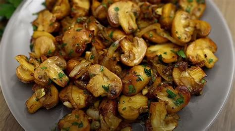 Šampiňóny pripravené na plnenie a zapekanie