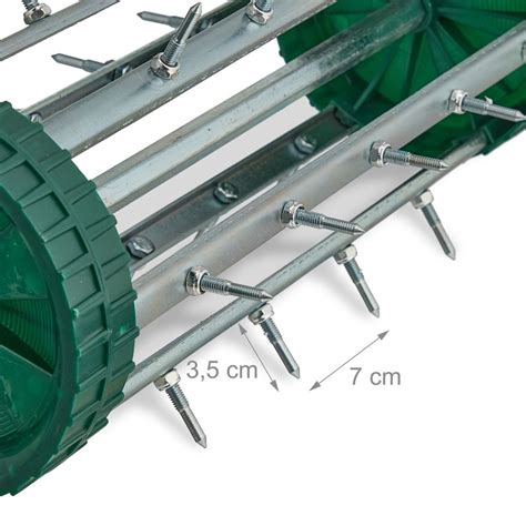 Fotografia trávnika s rozkvitnutými krókusmi