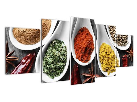 Ilustračná fotografia rôznych druhov korenia a byliniek