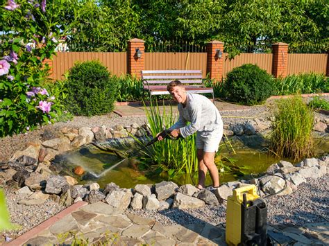 ilustračné foto krásnej zavlaženej záhrady