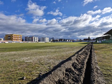 schéma rozmiestnenia postrekovačov na futbalovom ihrisku pre rôzne varianty