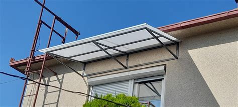 Detail uchytenia drevenej konštrukcie na kovové pätky