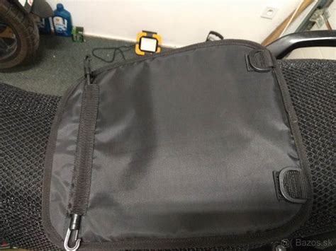 Množiareň s polovyzretými odrezkami pod priehľadnou fóliou