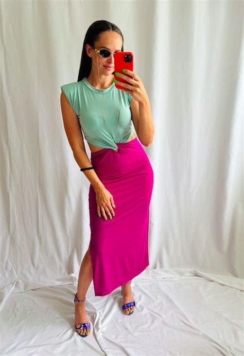 Detail stonkového odrezku monštery s uzlom a vzdušným koreňom