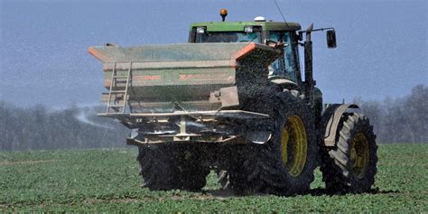 Vizualizácia procesu zapracovania zeleného hnojenia do pôdy