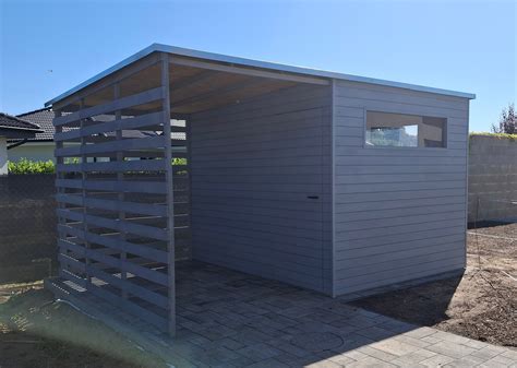 Ilustračná fotografia rôznych typov záhradných domčekov rôznych veľkostí a materiálov.