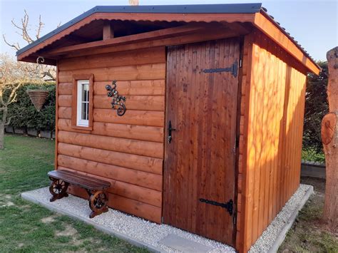 Ilustračná fotografia hotového dreveného záhradného domčeka.