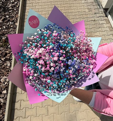 Rôznorodé kvety dvojzubu v rôznych farbách