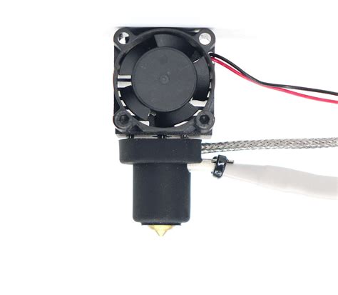 Detail mosadznej trysky a teleskopickej násady postrekovača