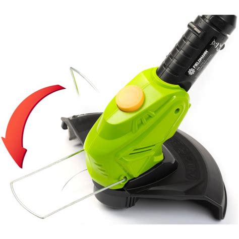 Ilustračná fotografia akumulátorovej strunovej kosačky Fieldmann FZS 1002-A s detailom na žaciu hlavu a ochranný oblúk.