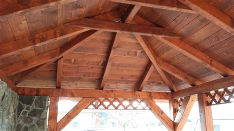 Detail drevenej konštrukcie altánku s priznanou tlakovou impregnáciou