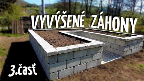 Koláž obrázkov rôznych materiálových vyhotovení vyvýšených záhonov (drevo, kameň, betón)